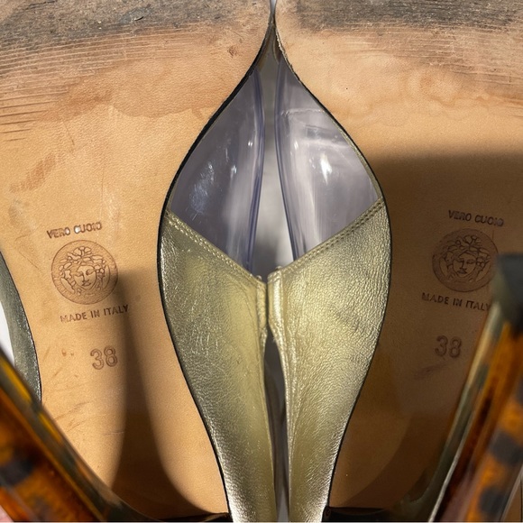 Versace Gold High Heel Sandals
Runway and RARE 38 - Picture 6 of 8